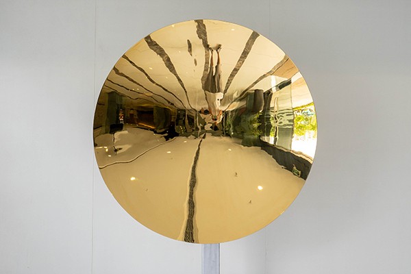 Creative concave mirror sculpture for wall decoration